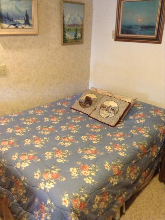 Anchorage Downtown Bed & Breakfast At "Raspberry Meadows" Room photo